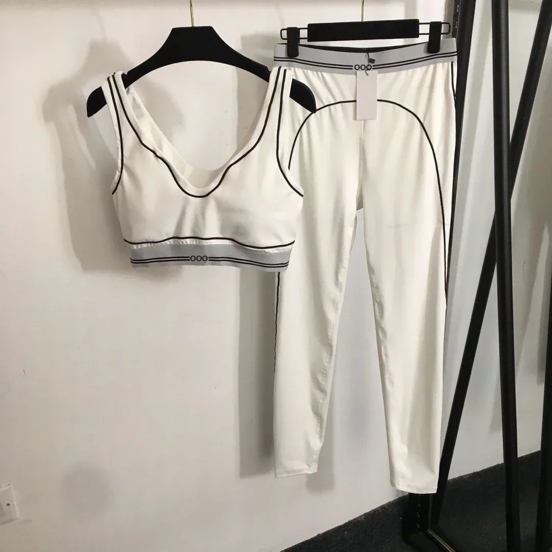 Tanktop en broek, tweedelig ad - Yoga Fitness Set recensie en prijs